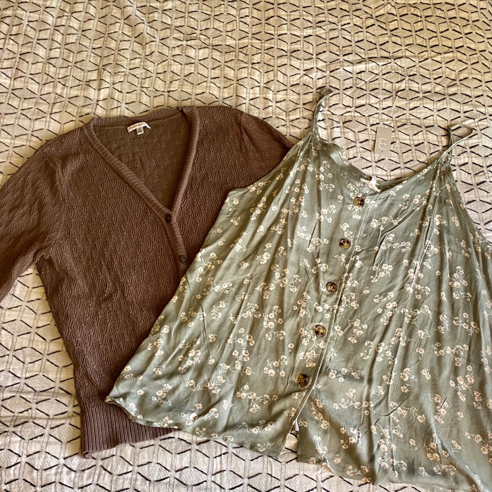 Cute tank and short sleeve sweater set!  XXL